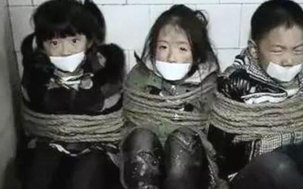 #超级宝妈#为何日本父母不接孩子放学?看到他们处理人贩子的方式:谁敢啊?