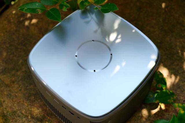 2400ANSI亮度！入门高端旗舰坚果J10画质及效果展示