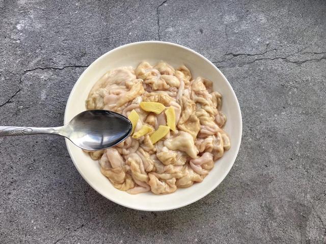 洋葱和它是“绝配”，简单一炒，香辣入味，一口接一口停不下来