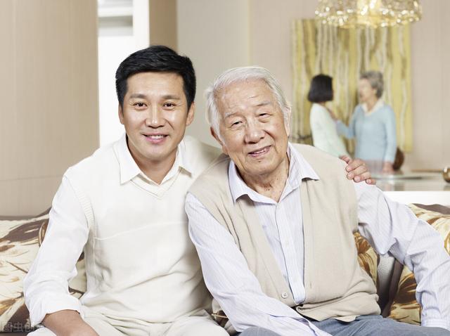 互联网时代，2.5亿被边缘化的老人，他们的晚年该怎样度过