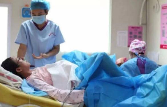 超级宝妈|婚后6年终于怀孕，孩子刚出生就长三颗牙，医生看完竟吓了一跳