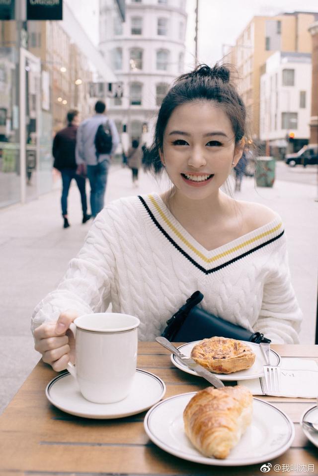 「中国青年网」沈月自拍扎双马尾樱唇诱人清新甜美 秀香肩雪肌少女味十足