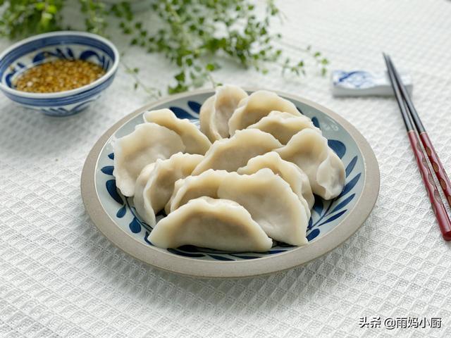 白菜包饺子要不要焯水？传统老做法告诉你这样做，鲜嫩多汁营养高