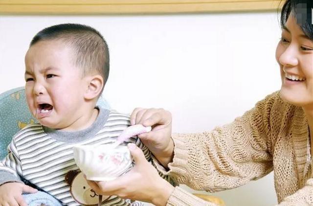 『超级宝妈』孩子挑食怎么办,强迫性吃饭遭反弹,尊重孩子差异性做好3件事
