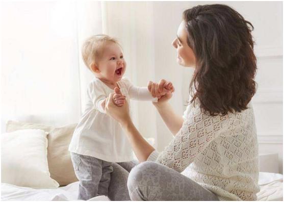 【你的育儿经】育儿专家：孩子经常玩手机家长学会几招，不打不骂让孩子放下手机