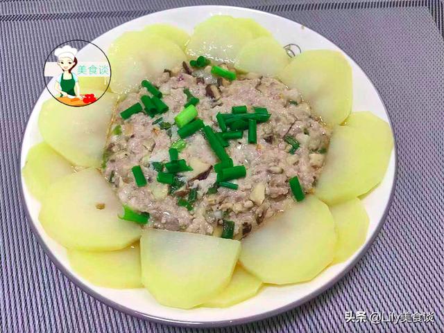 特别适合冬天吃的一道蒸菜，蒸一蒸就好，鲜香美味，营养还不上火