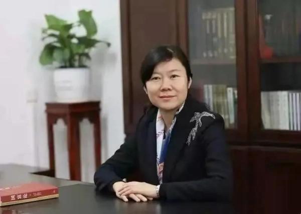 王莉|“院士风波”引关注，茅台史上首位女总工，27年如何炼成酿酒大师？