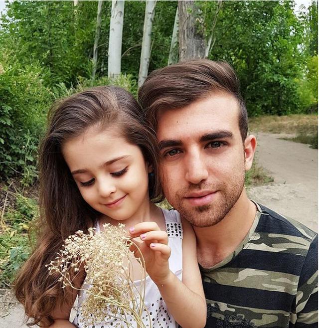 你的育儿经|女儿给老爸发信息“我怀孕了”,老爸回复逗笑网友:太扎心了