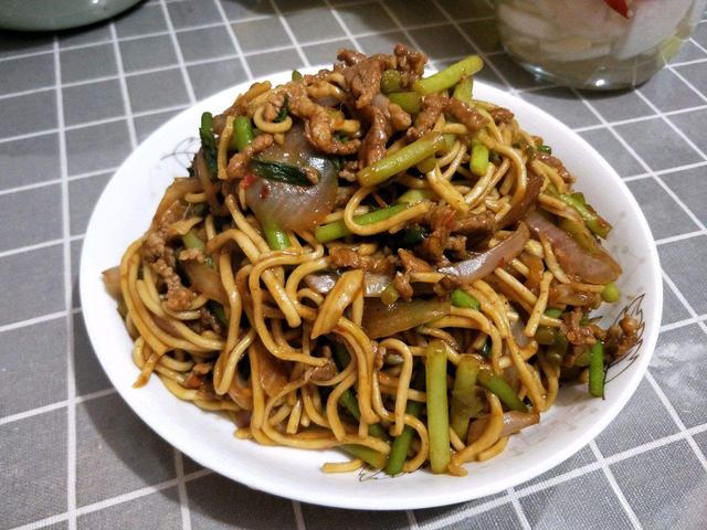 教你营养好吃的羊肉炒面，解馋过瘾不油腻，隔壁孩子馋得不行