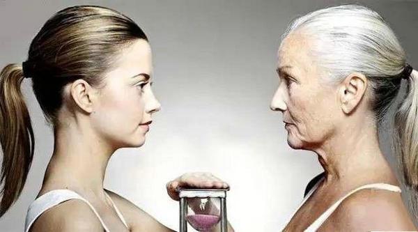 女人|女性开始衰老时，下半身一般会有3个征兆，若没有，说明你还年轻