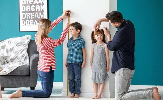 一家四口儿|孩子能突破遗传基因身高吗?几项研究给你答案,后天长高全靠它们