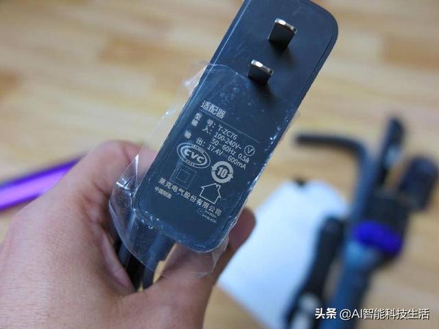 小巧轻便 一吸即净 吉米小轻杆P7无线吸尘器 上手体验