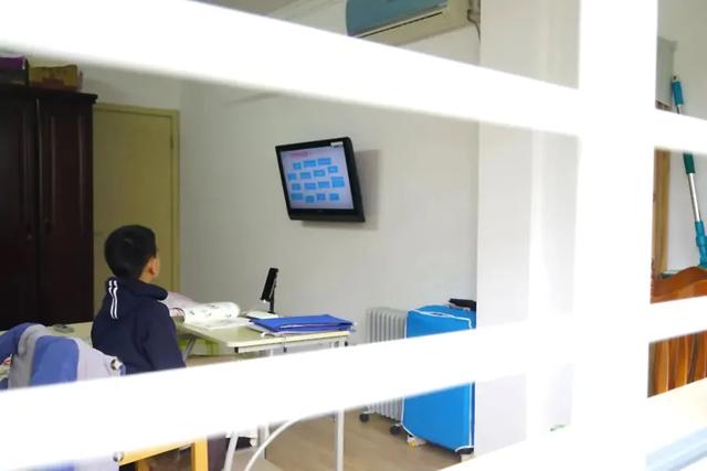 [超级宝妈]疫情期间孩子“想上学”，家长警惕居家限制对儿童心理的不良影响