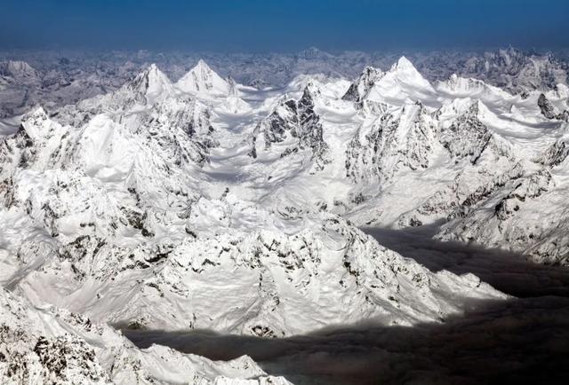 「旅行百事通」.矗立在中国的神秘金字塔，你爬上去过吗？