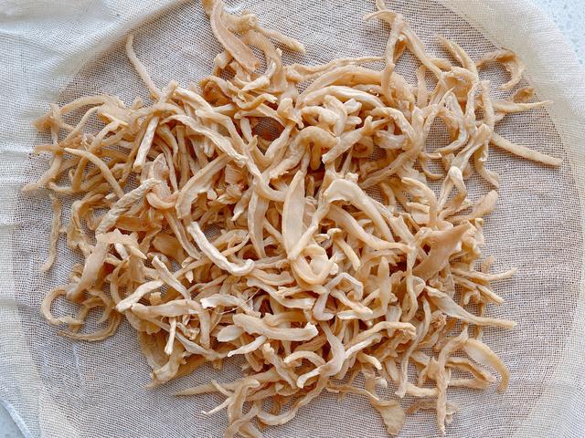 用传统的方法制作萝卜干，简单3步，脆爽好吃又下饭，保存时间久