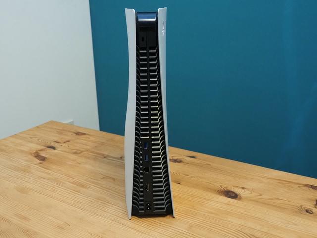 PlayStation 5主机外观快速看，简约设计的散热概念