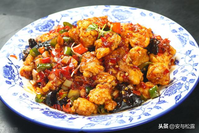 酱爆肉丁，香甜入味的家常菜，口感软嫩超下饭，佐酒下饭特美味