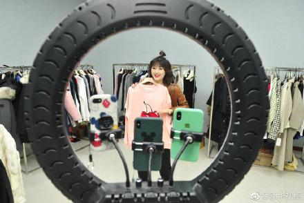 记者|2020年电商直播超2400万场你在直播间里“剁手”了吗？