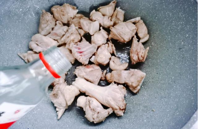 冬天，吃牛羊肉不如吃它，15块钱1斤，好吃不上火