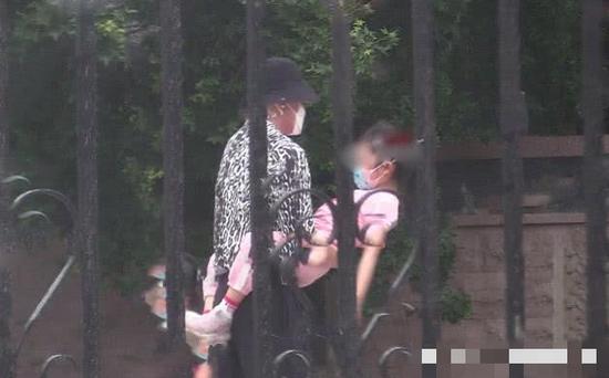 贾乃亮李小璐复合有望？一周见两次还穿同款拍视频|东北网