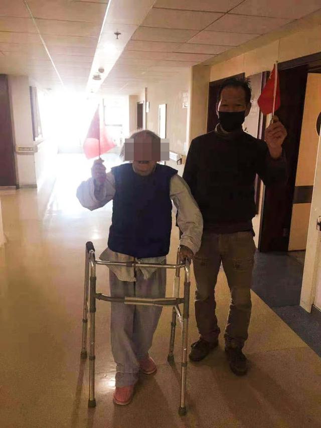 骨折|102岁老人遭遇“人生最后一次骨折”，是手术还是保守治疗？家人进退两难