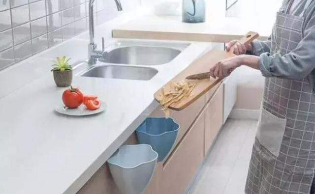 大型灾难现场，家有孩子的把这些东西收好，不然还你个“谢广坤”