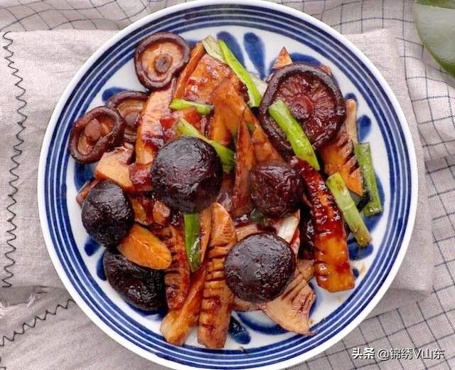 天气骤冷，来几道香辣过瘾的下饭菜，真是不错的选择，家人吃不够