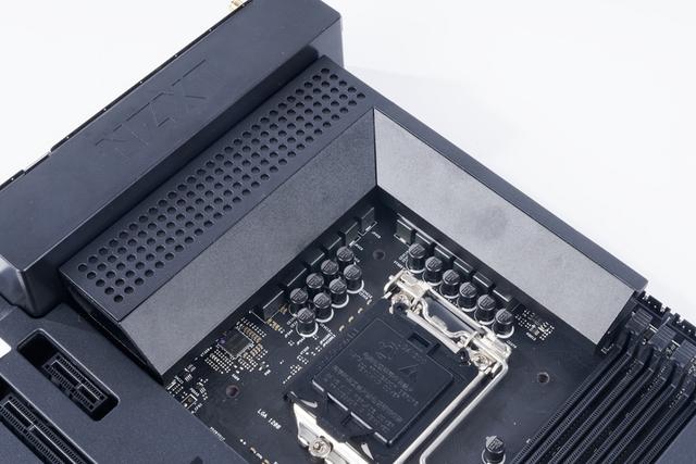 NZXT N7 Z490主板开箱测试：无光污金属简约风格装甲