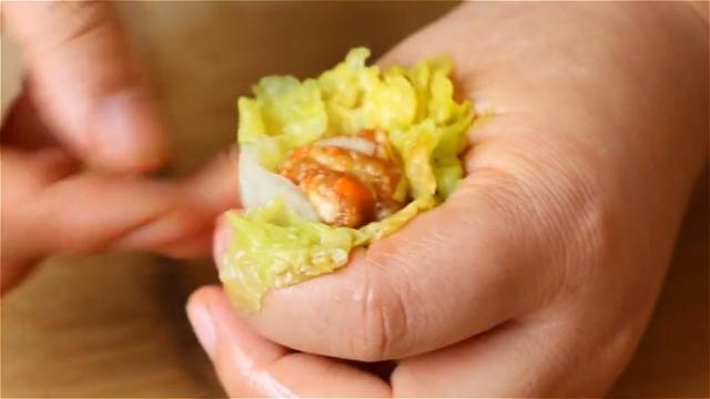 白菜浑身都是宝，教你秘制做法，不炒不炖，鲜嫩多汁，营养丰富