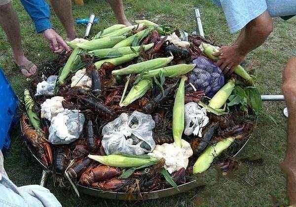 #趣旅游#外国人的野炊烧烤，中国吃货看了：简直是浪费粮食啊