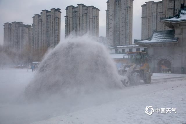 雪浪滚滚 吉林市北山风景区清雪场面壮观