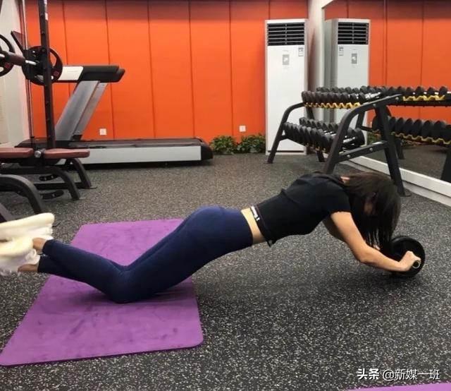 金晨为选秀疯狂健身，当她摆出一字马后，网友：这腿是开挂了吗？|fun娱乐