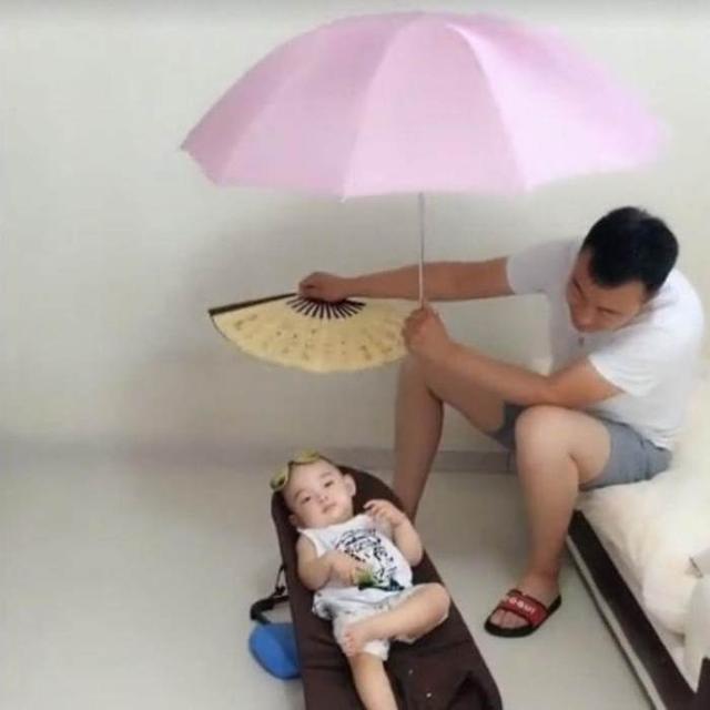 超级宝妈|宝妈出门买菜，“零经验”宝爸在家带娃，回家看到这一幕笑喷了