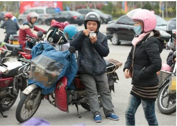 废旧摩托车不要扔，车上这个物件，拆下来能卖好几百