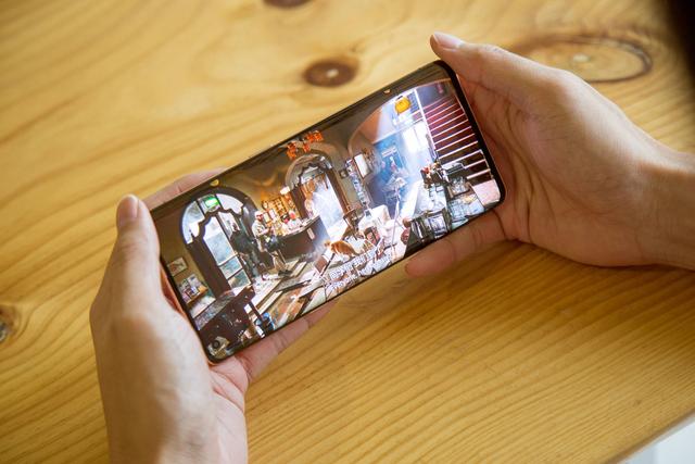 领先整整一年！小米新旗舰屏幕细节曝光，Find X2用户笑了