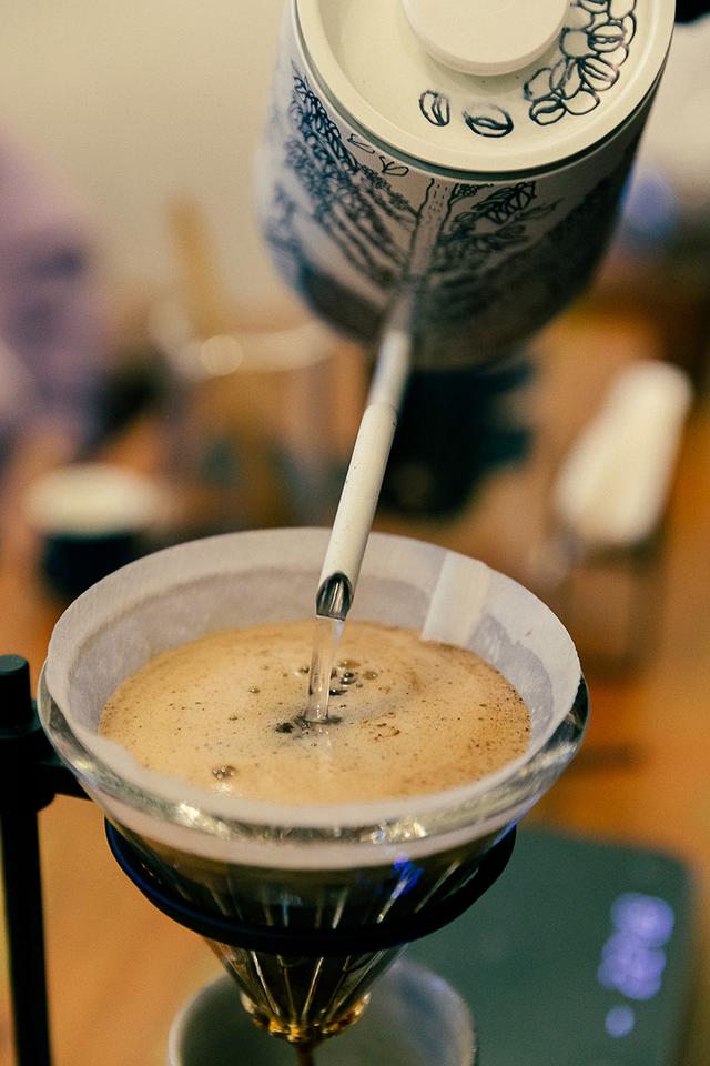 咖啡|遇见Coffee｜来“客厅”坐坐，品味手冲咖啡的美妙仪式