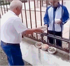 超级宝妈|暖哭朋友圈的瞬间：这世上最爱孩子的人，或许不是妈妈