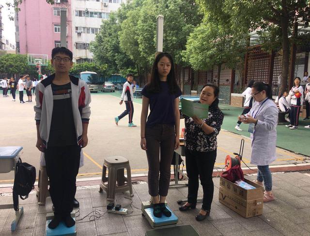 超级宝妈■为什么同龄的孩子都比你家的孩子高呢？家长：请给我一个答案