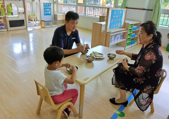 超级宝妈|园长陪娃吃饭，历城区钢城幼儿园一日活动精彩开启
