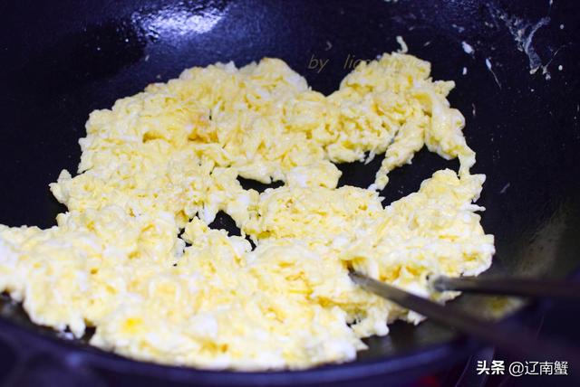 老妈做的素三鲜饺子，看着不起眼，隔几天不吃就会想