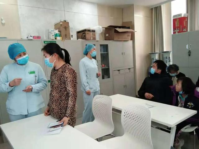 南阳医专一附院内分泌科进行糖尿病的综合管理健康知识宣教