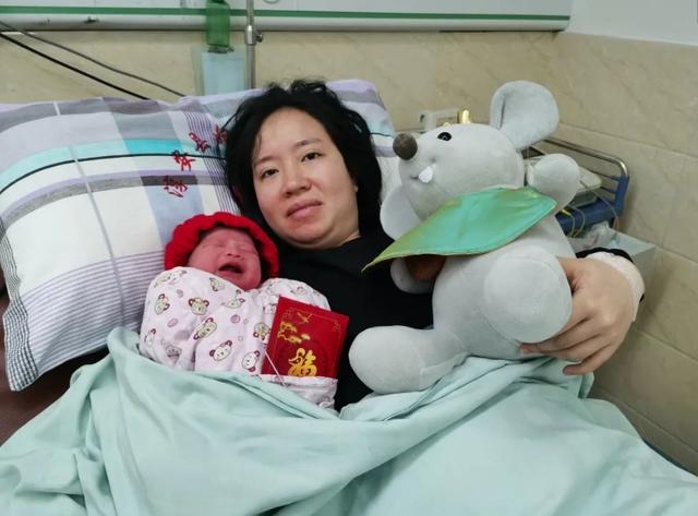 「你的育儿经」鸡鸣时出生的孩子更聪明,还别说,出生时间选对孩子更得利