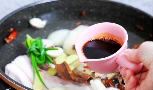 下酒菜的首选，自己做的卤味，比外面的新鲜卫生，还有料