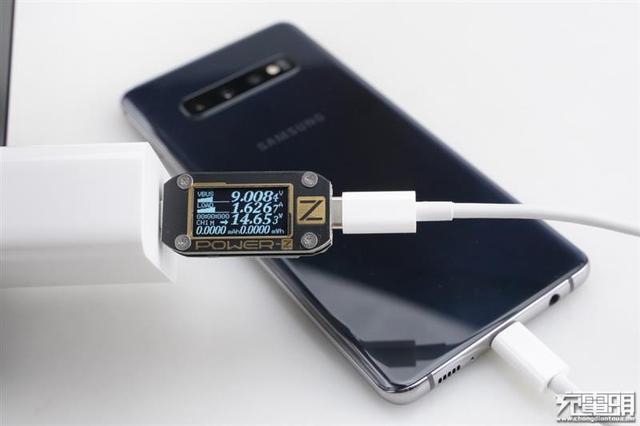 #环球网#体积缩减27% 小米65W PD充电器评测