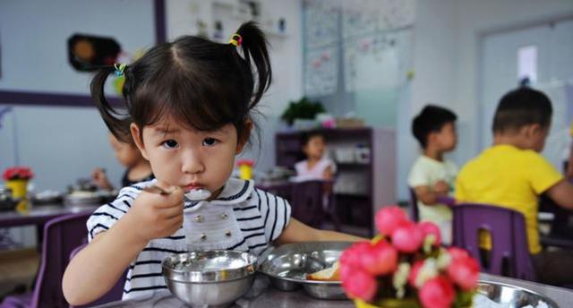 这种“新型软暴力”在幼儿园流行，许多孩子中招，家长还蒙在鼓里