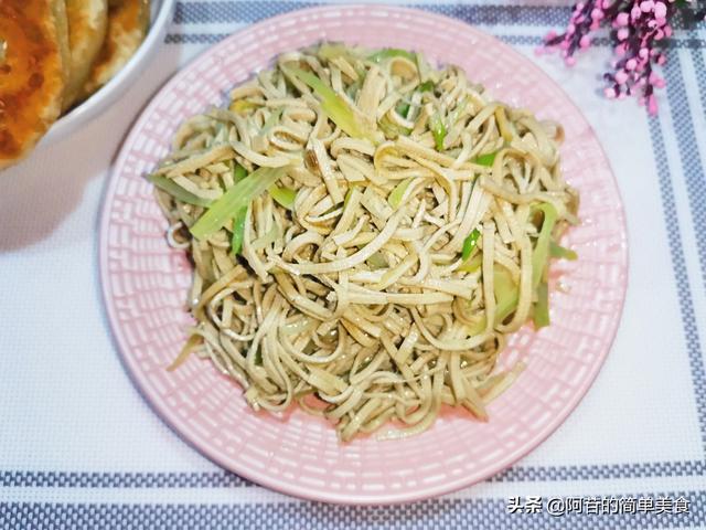 『健康直通车』这两种食物都富含高蛋白，简单烹饪成美味，何必去吃补充品