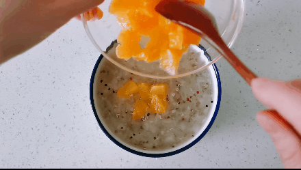 「超级宝妈」银耳煮2个小时都不出胶？妈妈们这样选银耳，20分钟就能粘稠出胶