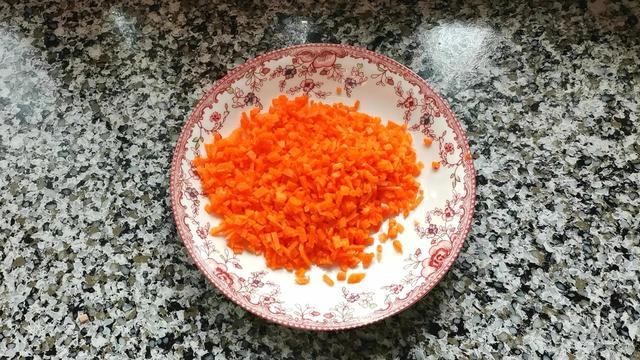 豆腐这样做，一次多做点，吃不了放冰箱，搭配火锅、炖菜或烧丸子