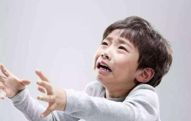 #超级宝妈#孩子超喜欢玩拼图,却突然不愿尝试,其实是“焦点效应”在影响