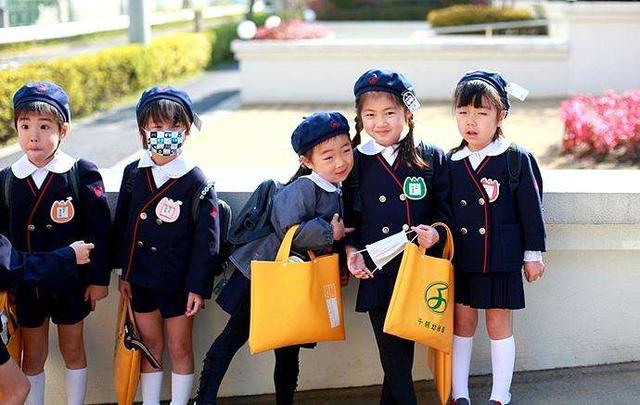 「你的育儿经」日本学校厕所很干净，为啥很多孩子不肯上？看完原因，爸妈好心疼